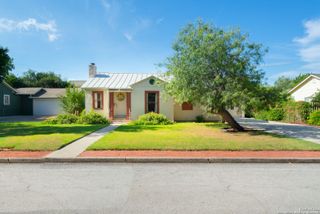 128 E Elmview Pl, Alamo Heights, TX 78209