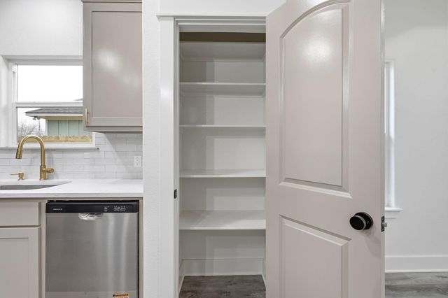 205 Lock Lane, Bryan, TX 77803