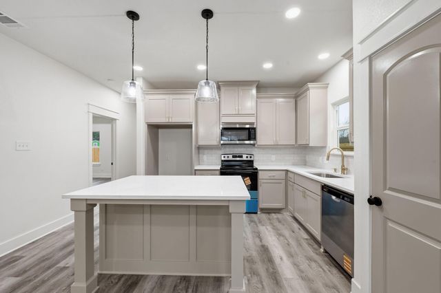 205 Lock Lane, Bryan, TX 77803