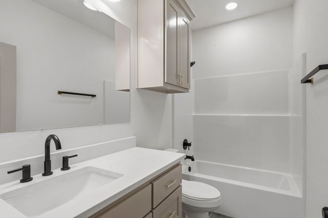 205 Lock Lane, Bryan, TX 77803