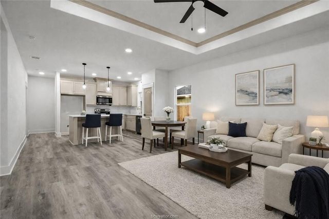 205 Lock Lane, Bryan, TX 77803