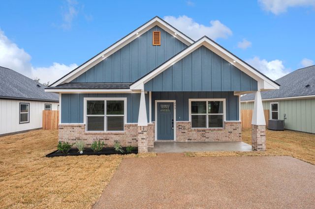 205 Lock Lane, Bryan, TX 77803