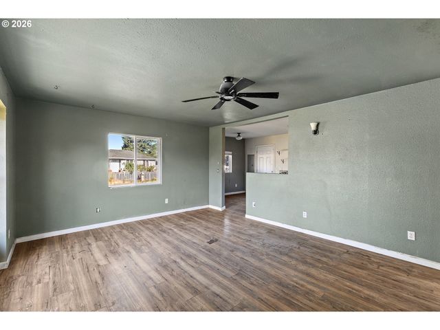 3176 FLORIDA St, Longview, WA 98632