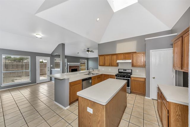 413 Windy Hill Lane, Fort Worth, TX 76108