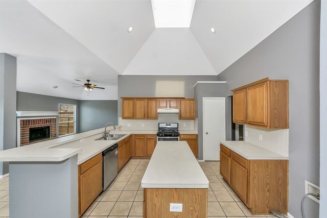 413 Windy Hill Lane, Fort Worth, TX 76108