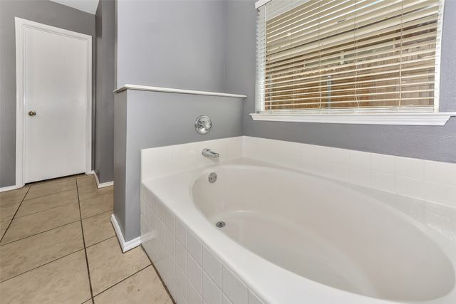 413 Windy Hill Lane, Fort Worth, TX 76108