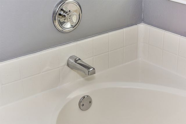 413 Windy Hill Lane, Fort Worth, TX 76108