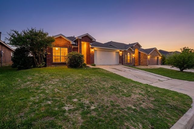 413 Windy Hill Lane, Fort Worth, TX 76108