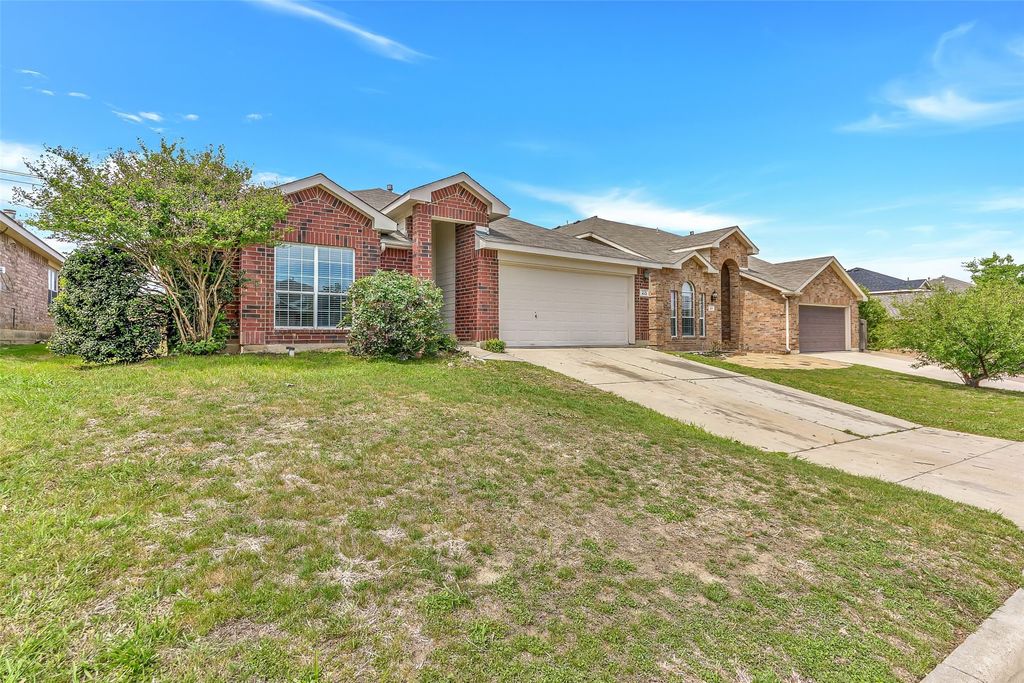413 Windy Hill Lane, Fort Worth, TX 76108