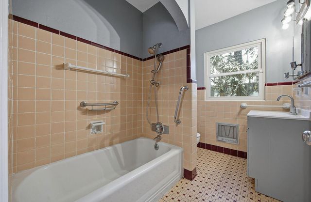 440 N Nelson Road, Columbus, OH 43219