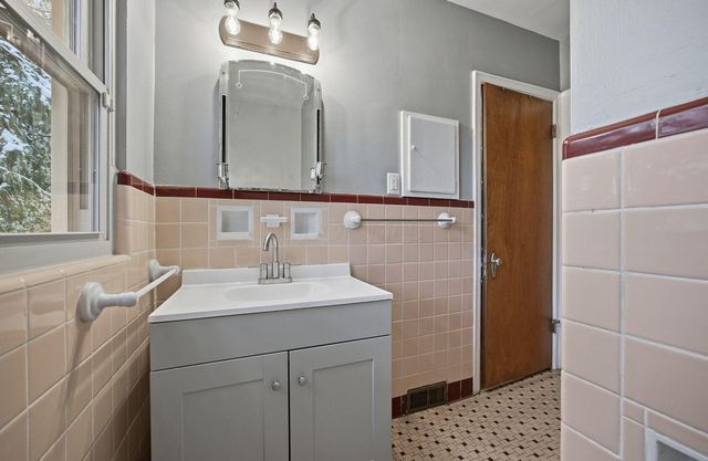 440 N Nelson Road, Columbus, OH 43219