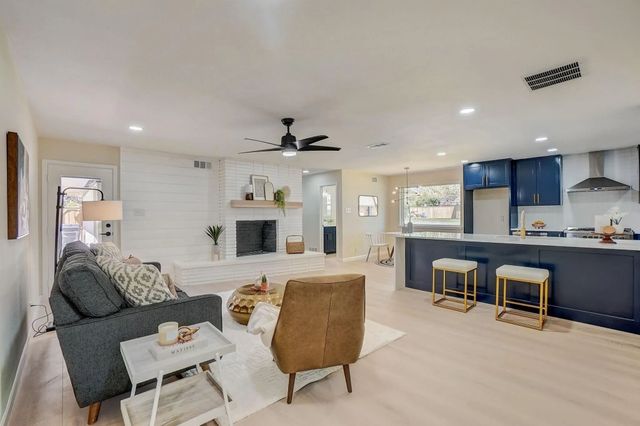 3040 Ponder Place, Dallas, TX 75229