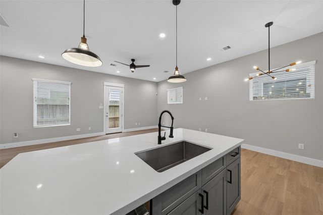 1205 W Tidwell Road, Houston, TX 77091