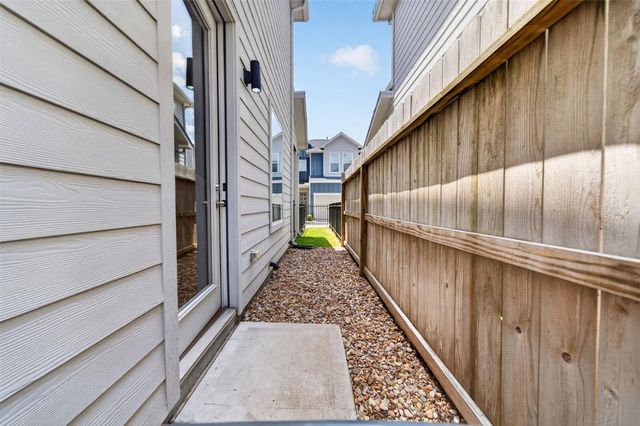 1205 W Tidwell Road, Houston, TX 77091