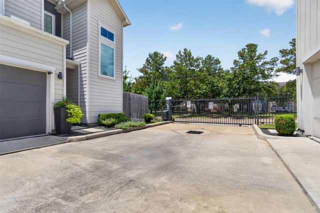 1205 W Tidwell Road, Houston, TX 77091