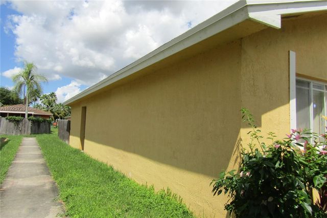 942 SW 8th Pl, Florida City, FL 33034