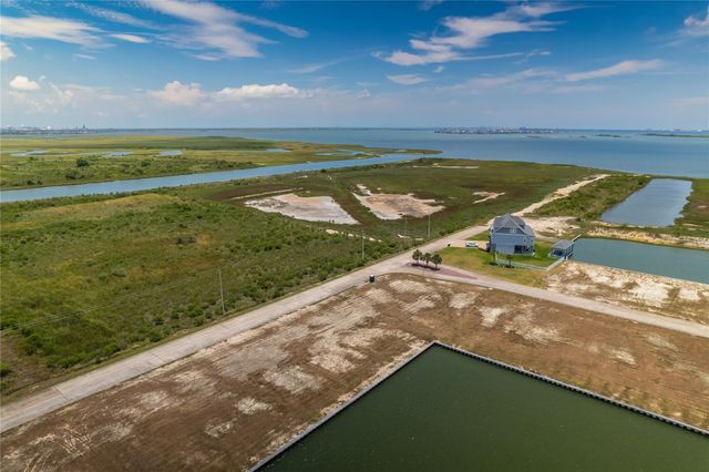 2 Hawkeye, Hitchcock, TX 77563