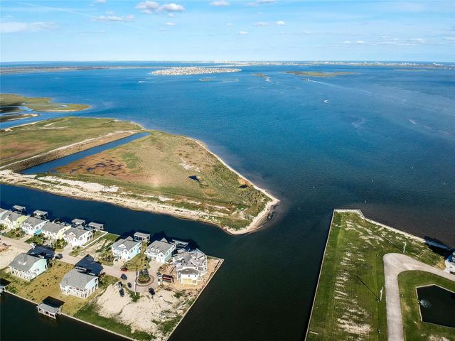 2 Hawkeye, Hitchcock, TX 77563