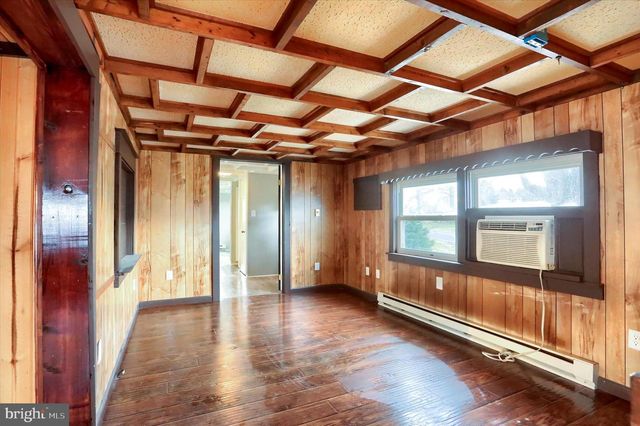 1963 SHEAFFER RD, Elizabethtown, PA 17022