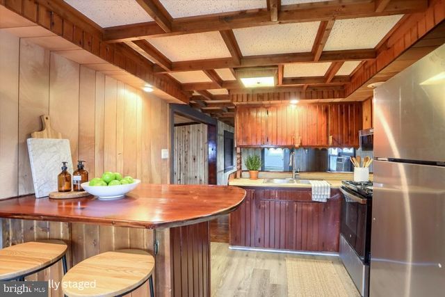 1963 SHEAFFER RD, Elizabethtown, PA 17022