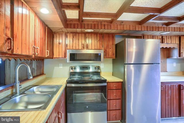 1963 SHEAFFER RD, Elizabethtown, PA 17022