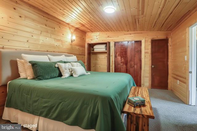 1963 SHEAFFER RD, Elizabethtown, PA 17022