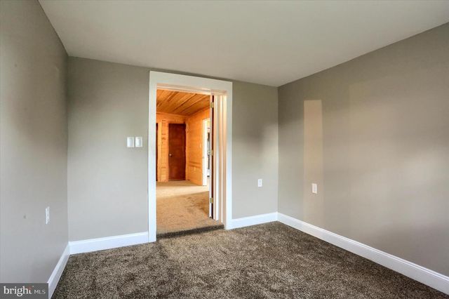 1963 SHEAFFER RD, Elizabethtown, PA 17022