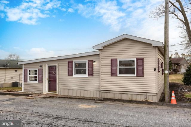 1963 SHEAFFER RD, Elizabethtown, PA 17022