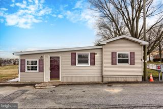 1963 SHEAFFER RD, Elizabethtown, PA 17022