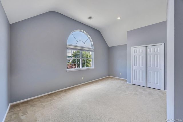 33 Peachtree Court, Holtsville, NY 11742