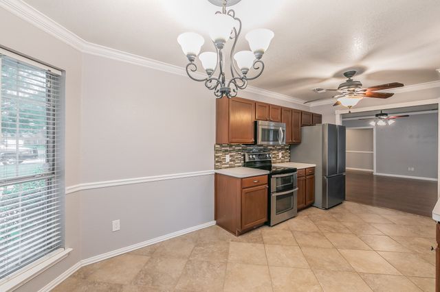 1013 Darren Drive, Burleson, TX 76028