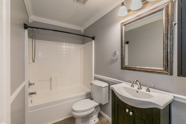 1013 Darren Drive, Burleson, TX 76028