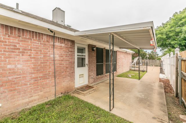 1013 Darren Drive, Burleson, TX 76028