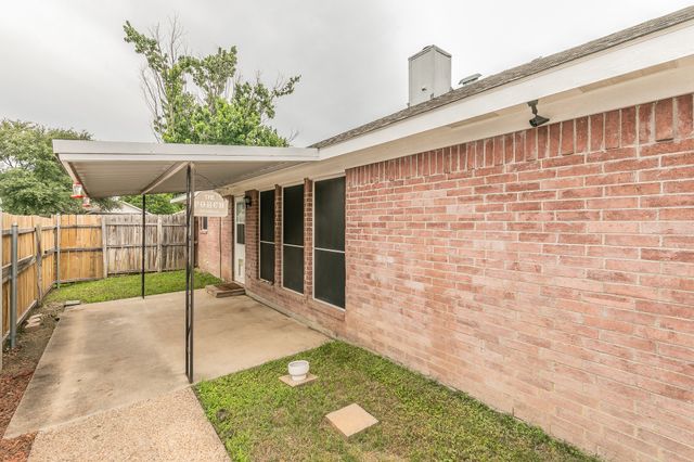 1013 Darren Drive, Burleson, TX 76028