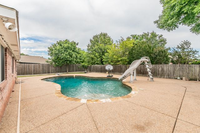 1013 Darren Drive, Burleson, TX 76028