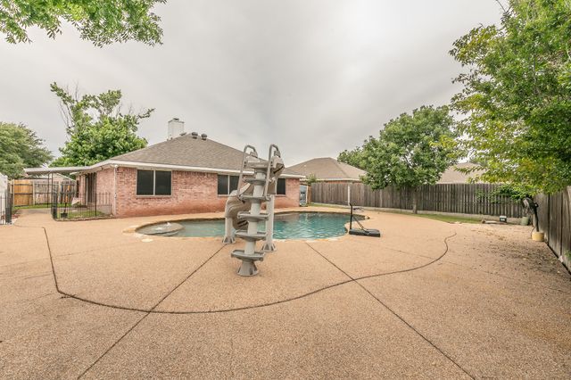 1013 Darren Drive, Burleson, TX 76028