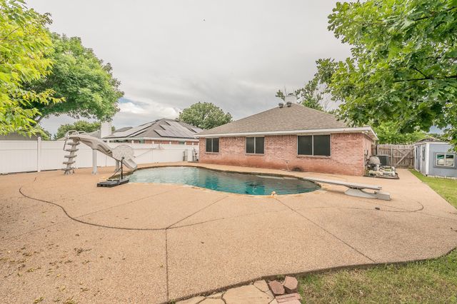 1013 Darren Drive, Burleson, TX 76028