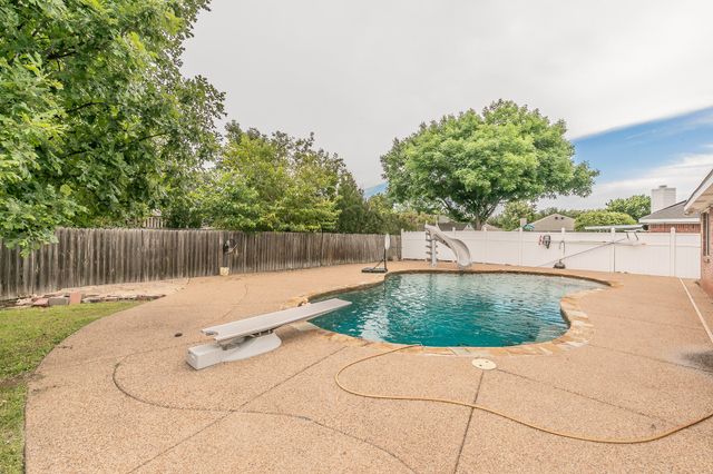 1013 Darren Drive, Burleson, TX 76028