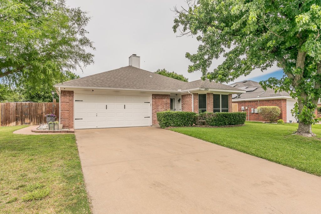 1013 Darren Drive, Burleson, TX 76028