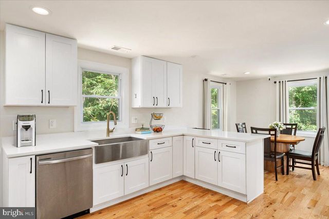 208 MOUNTAIN LAKE DR, Front Royal, VA 22630