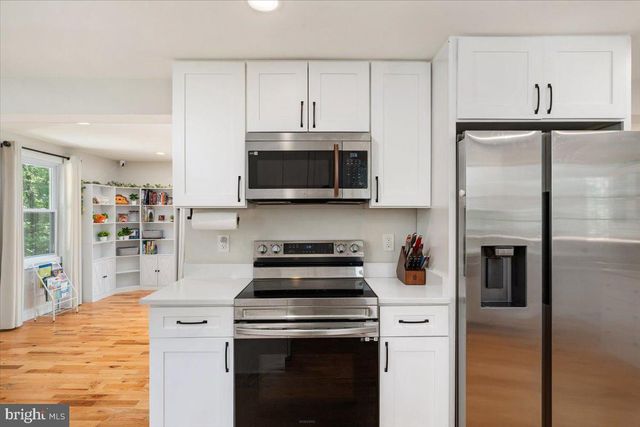 208 MOUNTAIN LAKE DR, Front Royal, VA 22630