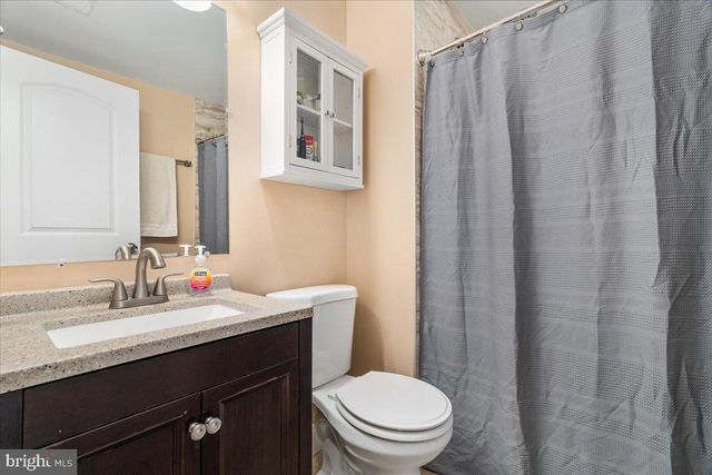 208 MOUNTAIN LAKE DR, Front Royal, VA 22630