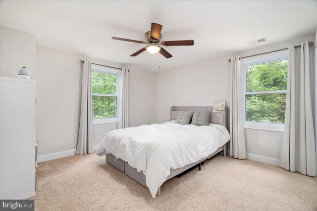 208 MOUNTAIN LAKE DR, Front Royal, VA 22630
