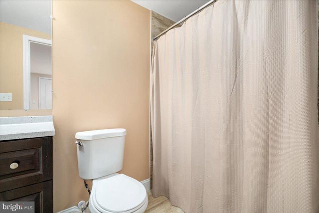 208 MOUNTAIN LAKE DR, Front Royal, VA 22630