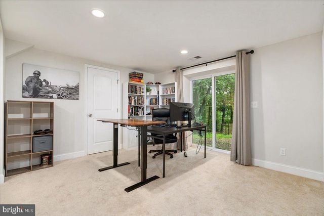 208 MOUNTAIN LAKE DR, Front Royal, VA 22630