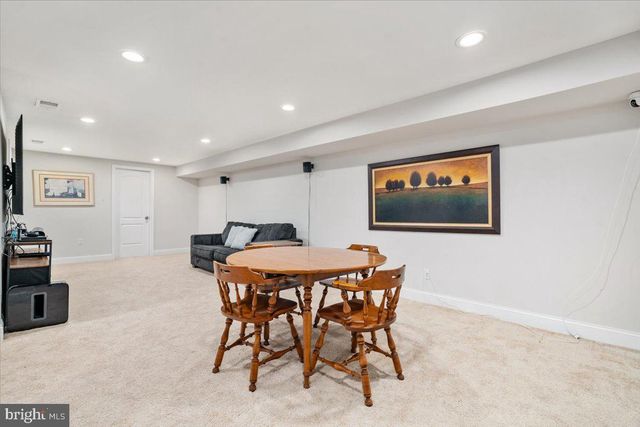 208 MOUNTAIN LAKE DR, Front Royal, VA 22630