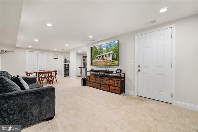 208 MOUNTAIN LAKE DR, Front Royal, VA 22630