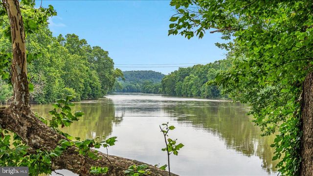 208 MOUNTAIN LAKE DR, Front Royal, VA 22630