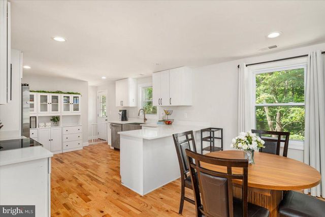 208 MOUNTAIN LAKE DR, Front Royal, VA 22630