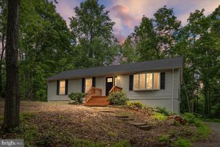 208 MOUNTAIN LAKE DR, Front Royal, VA 22630
